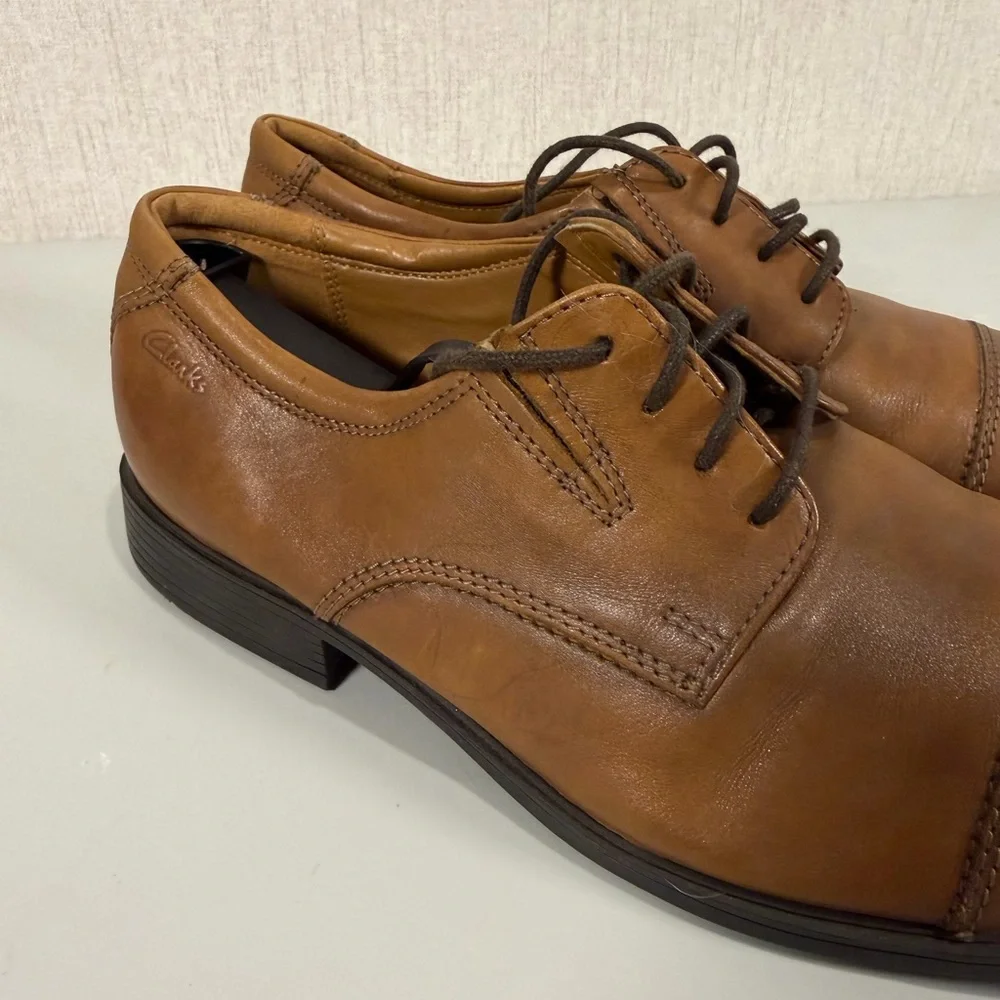 Clarks‎ Men's Tan Leather Oxfords